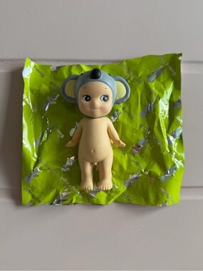 V1 Sonny Angel